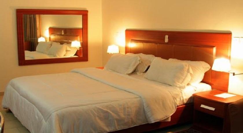 Golden Tulip Warri Airport Hotel Effurun Exterior foto
